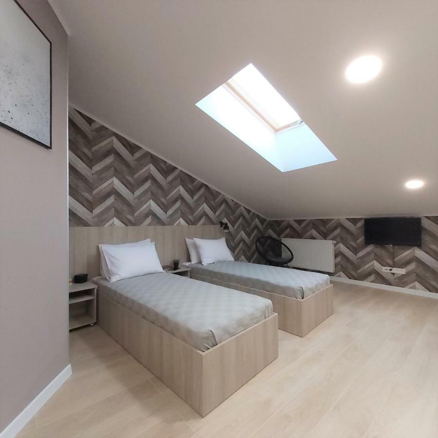 Two-Bedroom Apartment Near Forum Lwów Zewnętrze zdjęcie